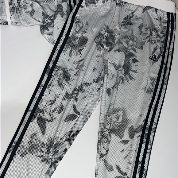 Adidas Kids Floral Sweatsuit - Picture 11 of 15